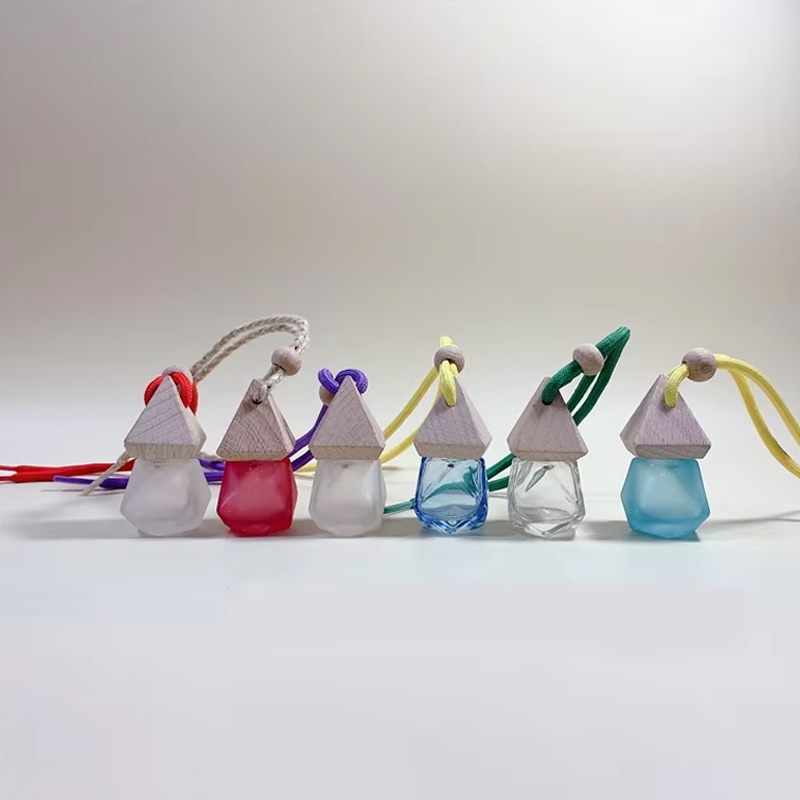 Оптовая продажа в форме ромба 8 мл Подвесной парфюмерный автомобильный диффузор Пустой автомобильный освежитель воздуха Стеклянная бутылка для духов