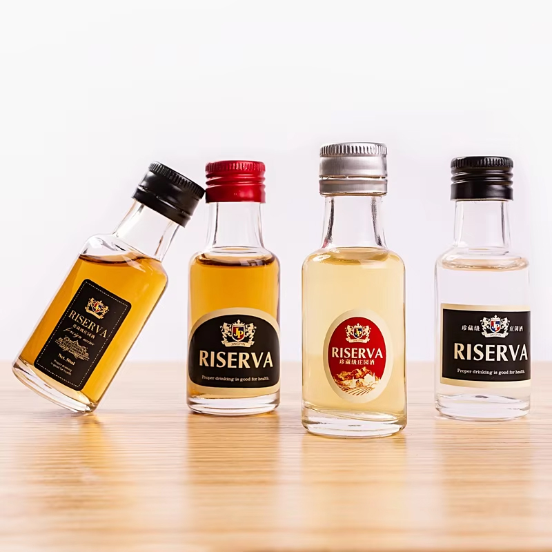 Маленькие мини-стеклянные бутылки для ликера с крышками