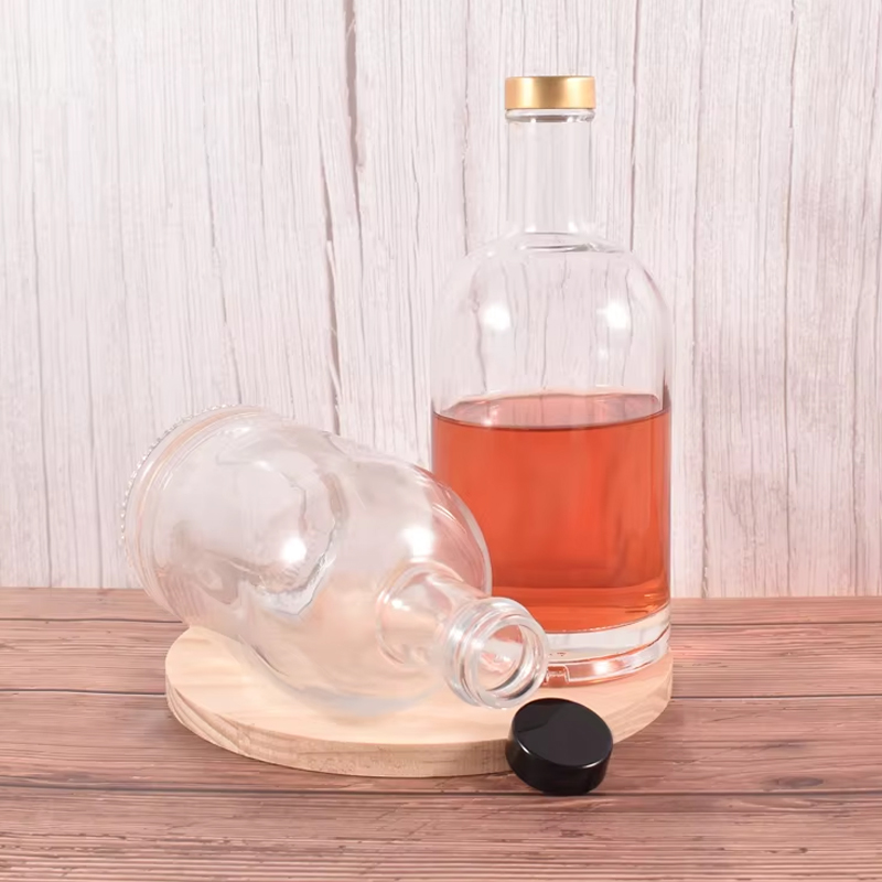 Необычные стеклянные бутылки для водки емкостью 750 мл 