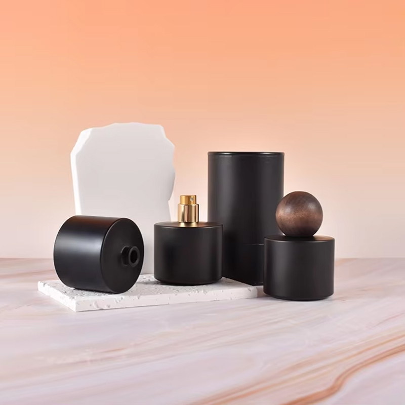  Роскошный флакон духов на 50 мл с коробочной упаковкой