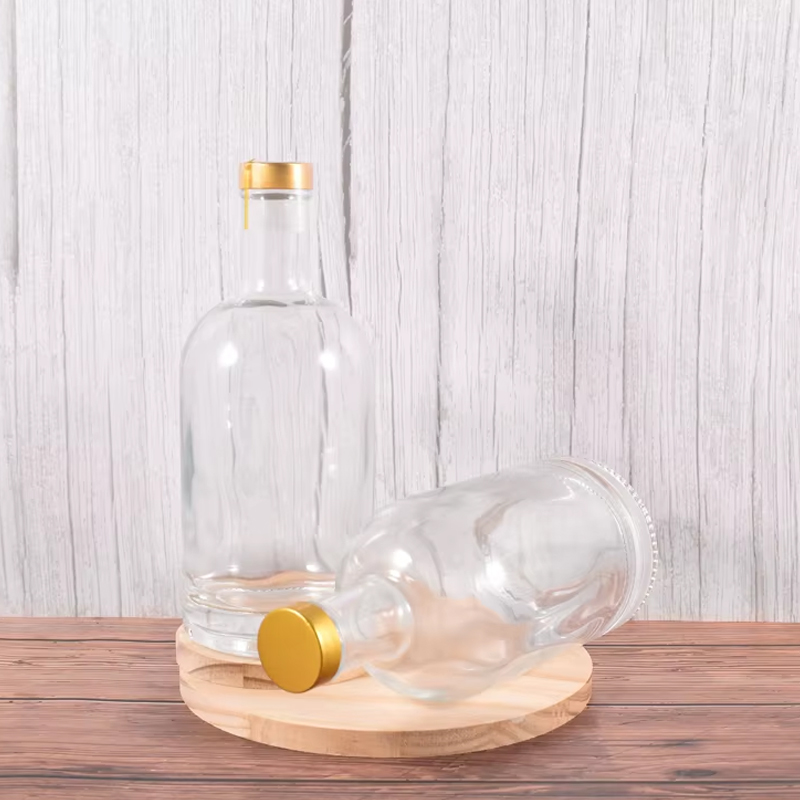 Необычные стеклянные бутылки для водки емкостью 750 мл 