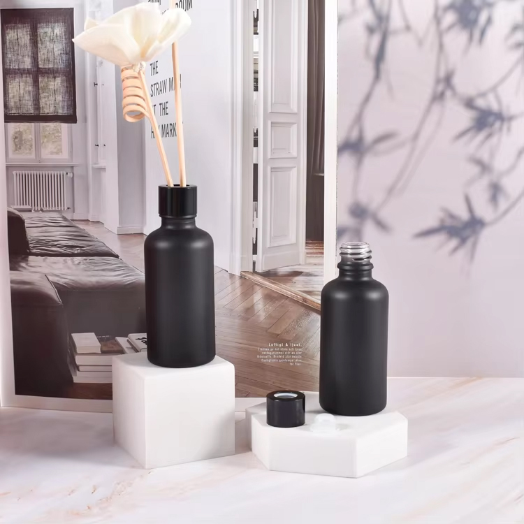 Изготовленная на заказ роскошная круглая бутылка диффузора из черного стекла объемом 50 мл с крышкой 