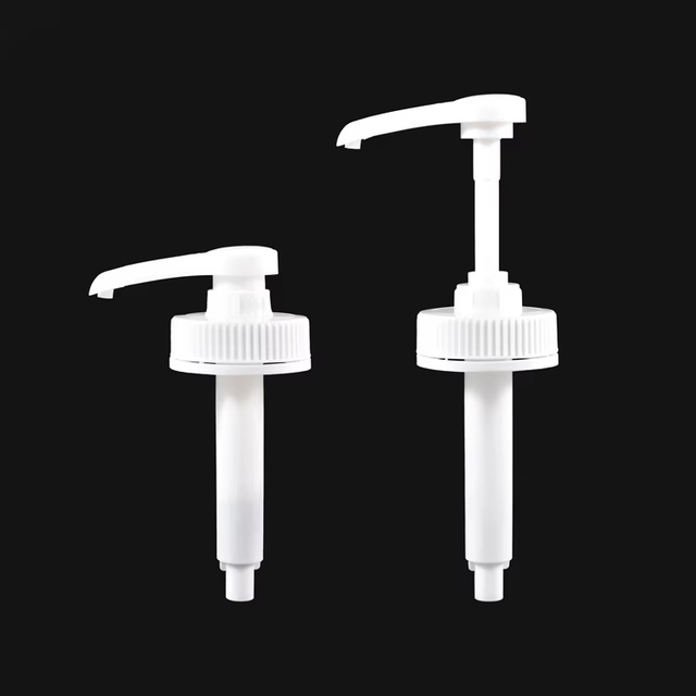 Белый насос для прозрачной стеклянной бутылки объемом 3 л.