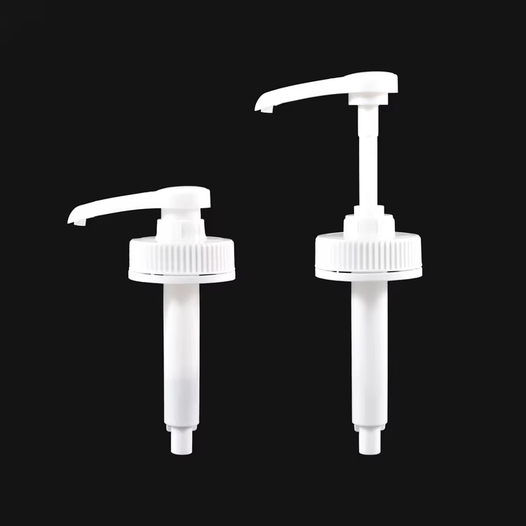 Белый насос для прозрачной стеклянной бутылки объемом 3 л.