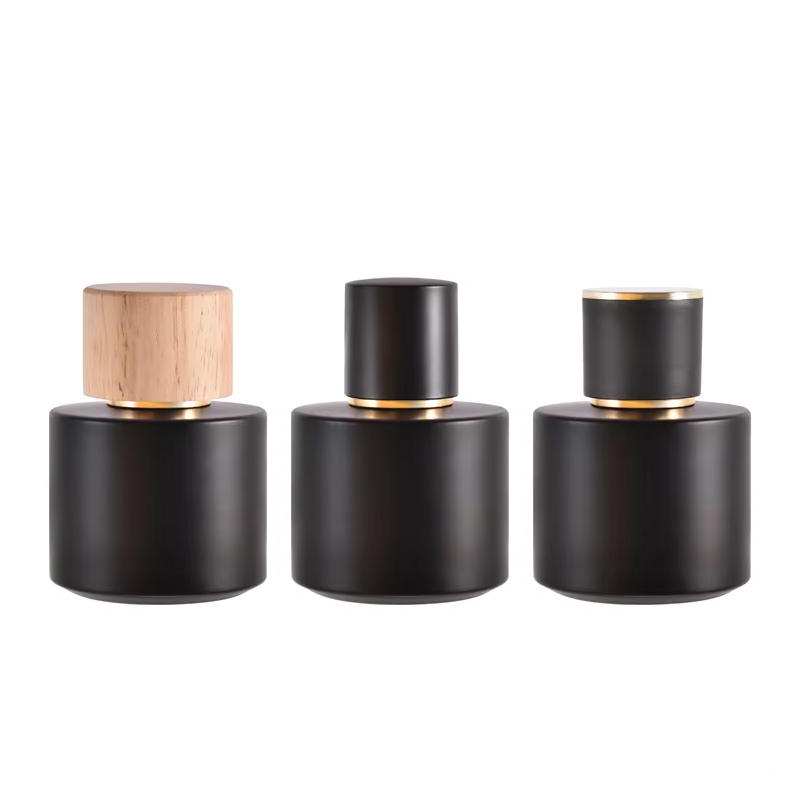  Роскошный флакон духов на 50 мл с коробочной упаковкой